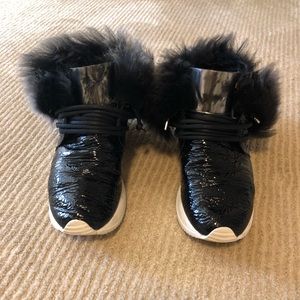 Esseutesse patent leather sneakers